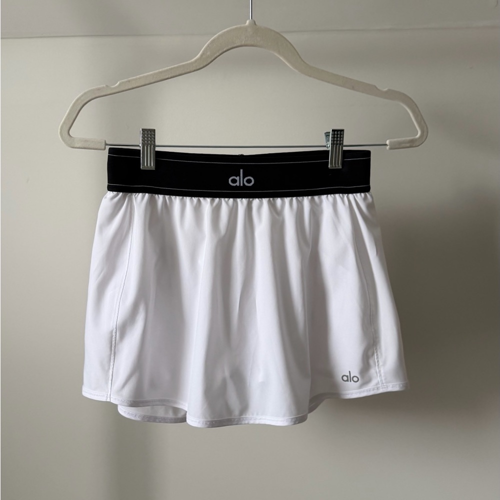 ALO Yoga White Athletic Skort with Black Waistband